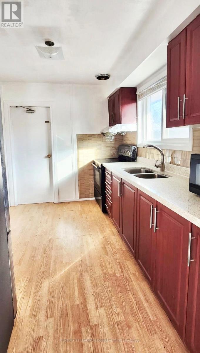 60 Morning Dew Road, Toronto, Ontario  M1E 3X3 - Photo 5 - E12640080