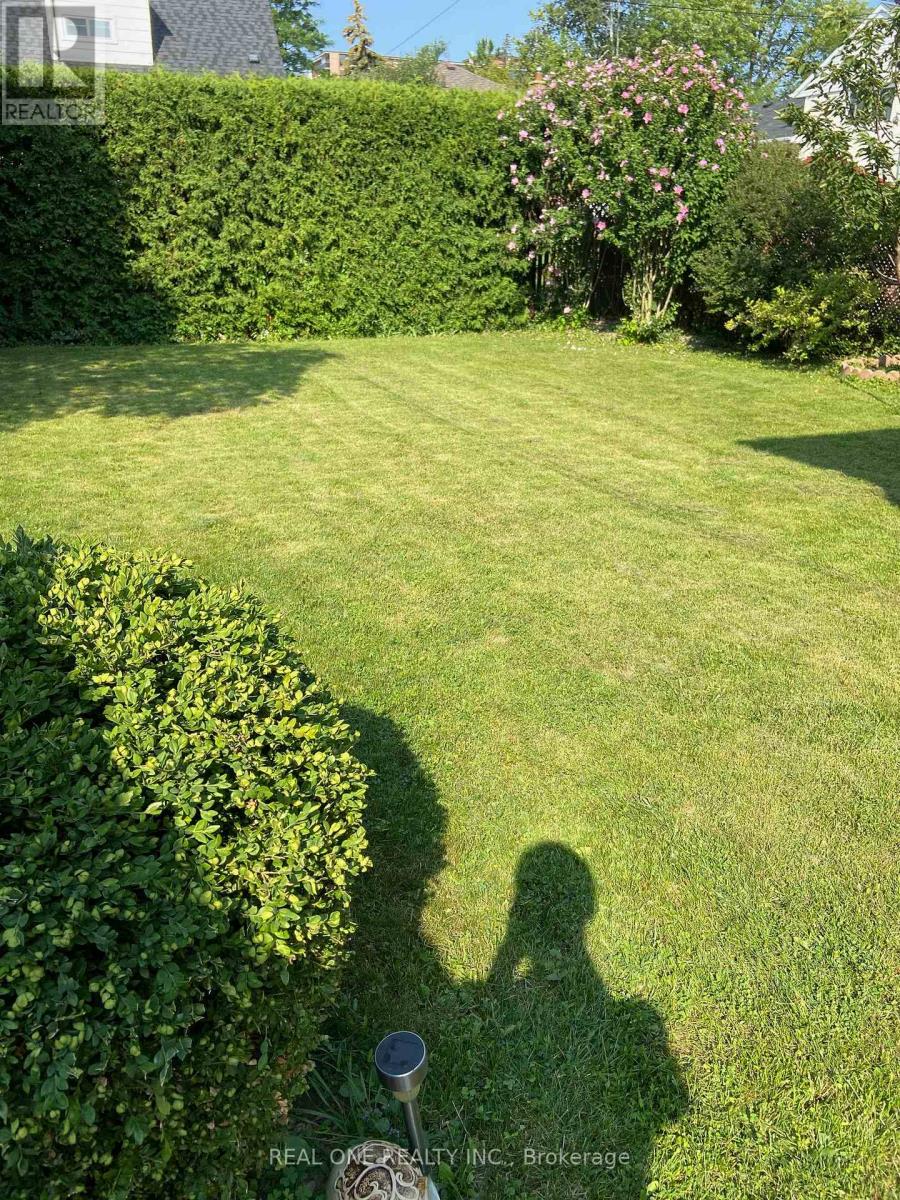 Uper Level - 22 Princeway Drive, Toronto, Ontario  M1R 2V9 - Photo 4 - E12640086