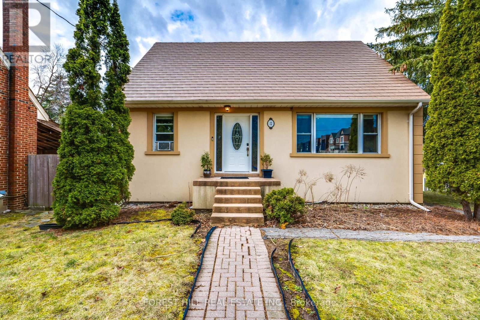 12 GLEN AGAR DRIVE, Toronto, Ontario