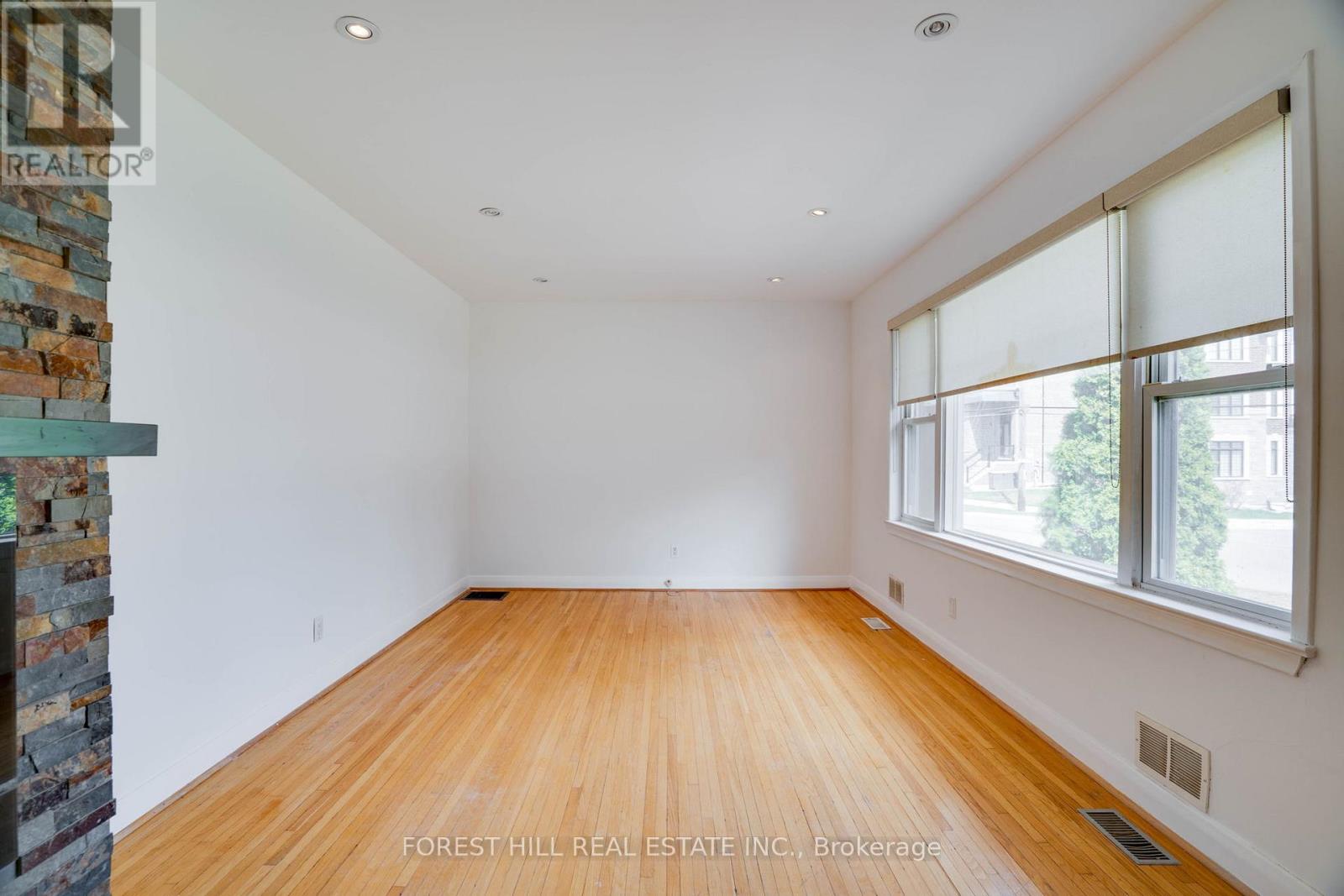 12 Glen Agar Drive, Toronto, Ontario  M9B 5L3 - Photo 5 - W12310364