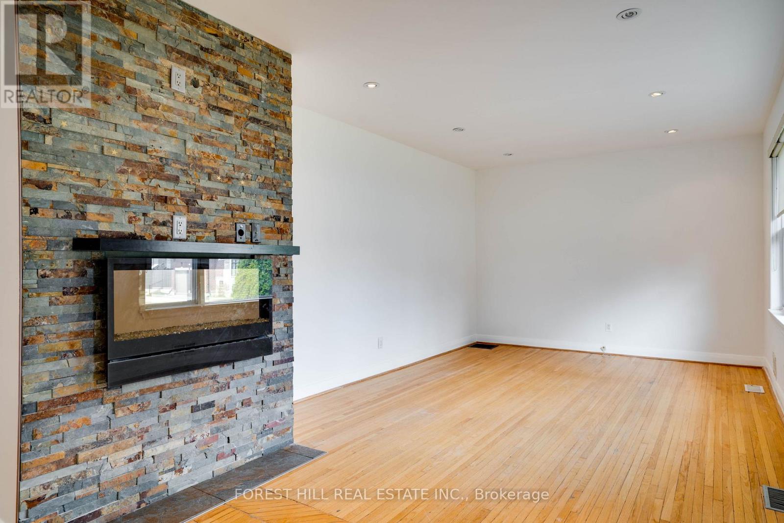 12 Glen Agar Drive, Toronto, Ontario  M9B 5L3 - Photo 3 - W12310364