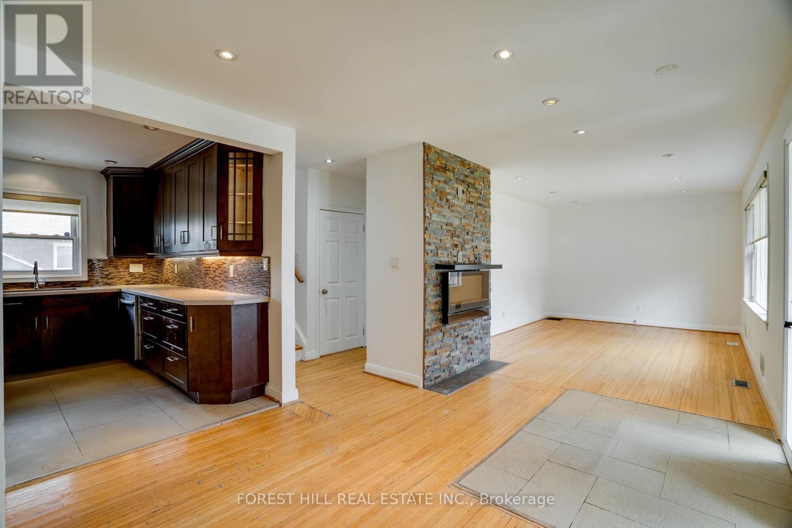 12 Glen Agar Drive, Toronto, Ontario  M9B 5L3 - Photo 4 - W12310364