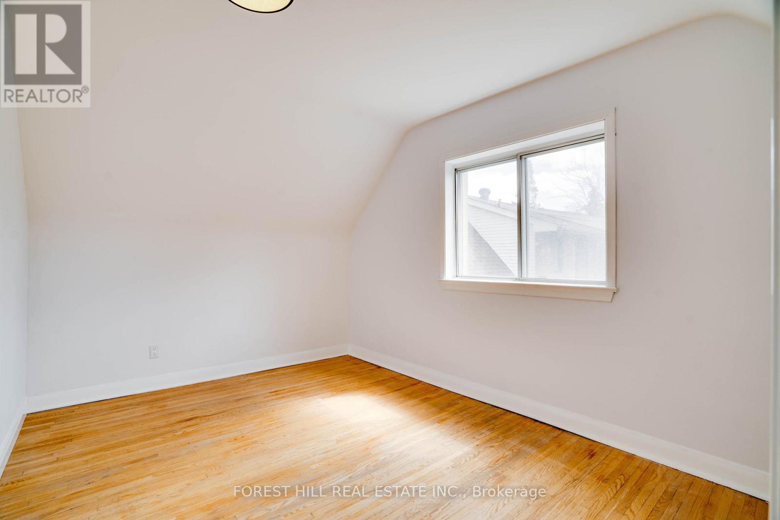 12 Glen Agar Drive, Toronto, Ontario  M9B 5L3 - Photo 8 - W12310364