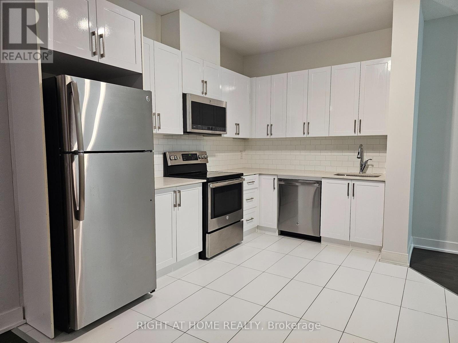 204 - 1801 Eglinton Avenue W, Toronto (Oakwood Village), Ontario  M6E 2H8 - Photo 2 - C12640118