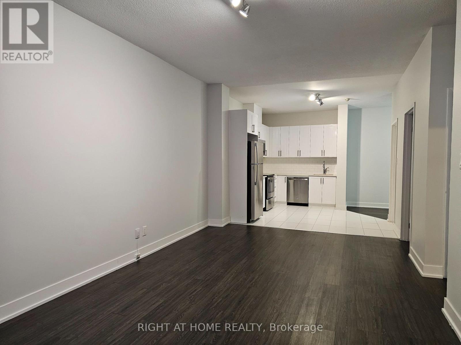 204 - 1801 Eglinton Avenue W, Toronto (Oakwood Village), Ontario  M6E 2H8 - Photo 6 - C12640118