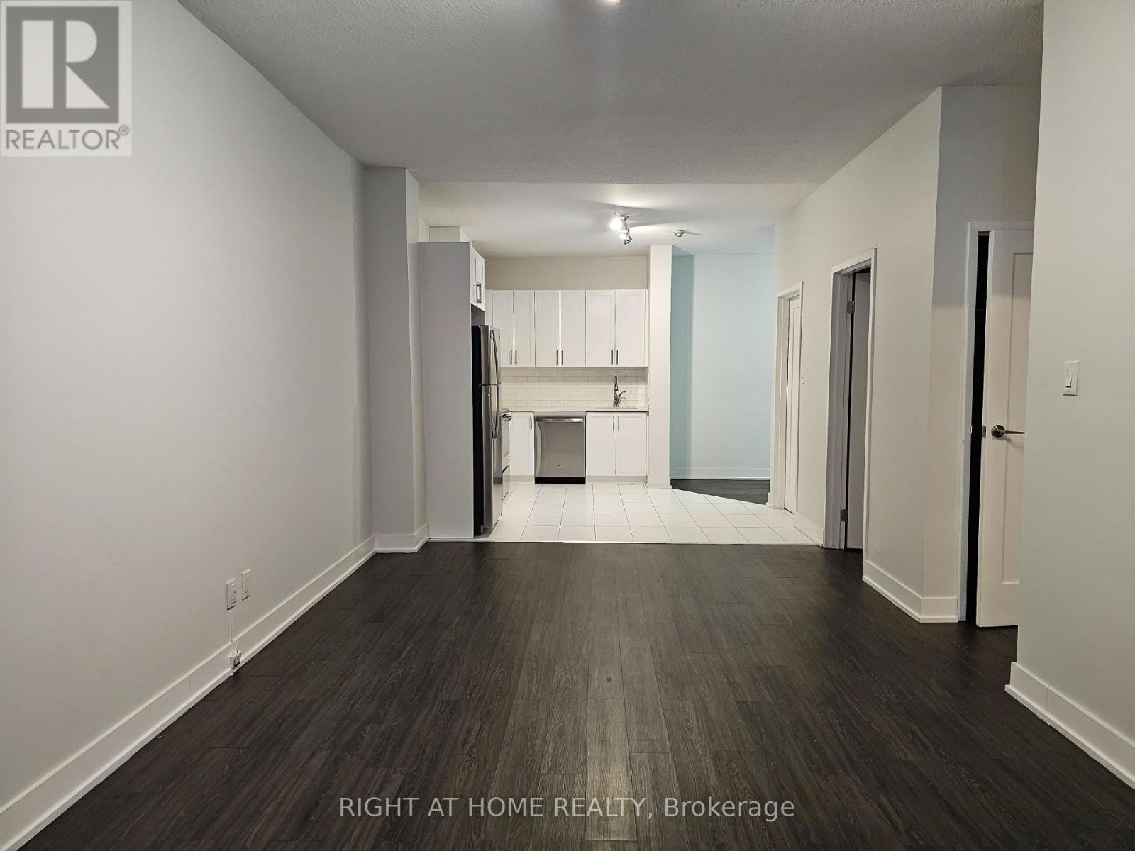 204 - 1801 Eglinton Avenue W, Toronto (Oakwood Village), Ontario  M6E 2H8 - Photo 7 - C12640118