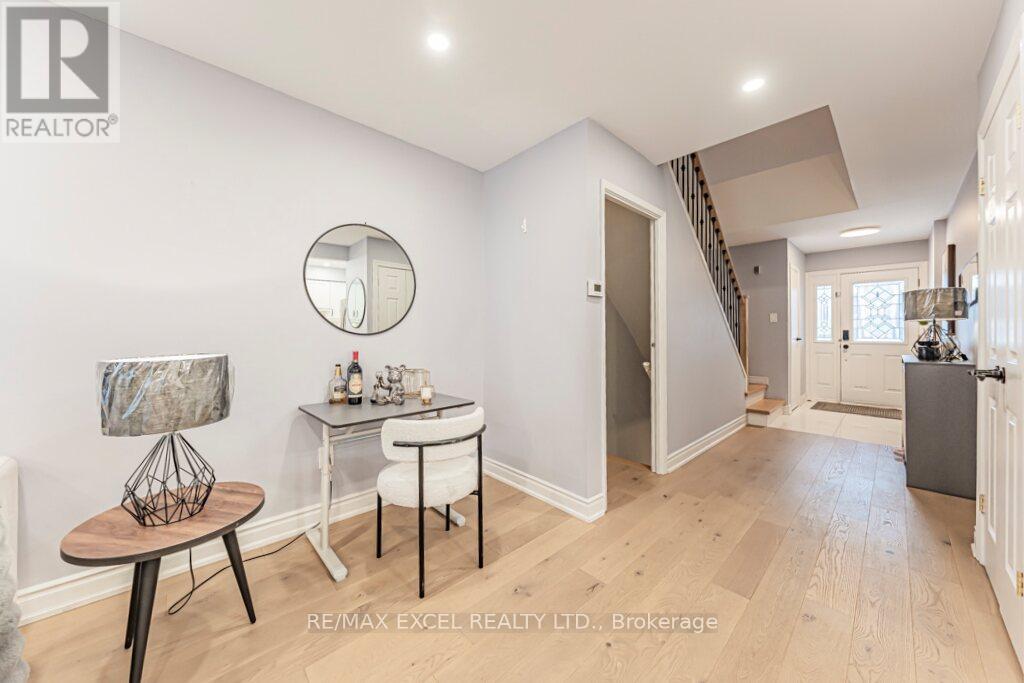 15 Knightsbridge Way, Markham, Ontario  L3P 3W4 - Photo 11 - N12640108