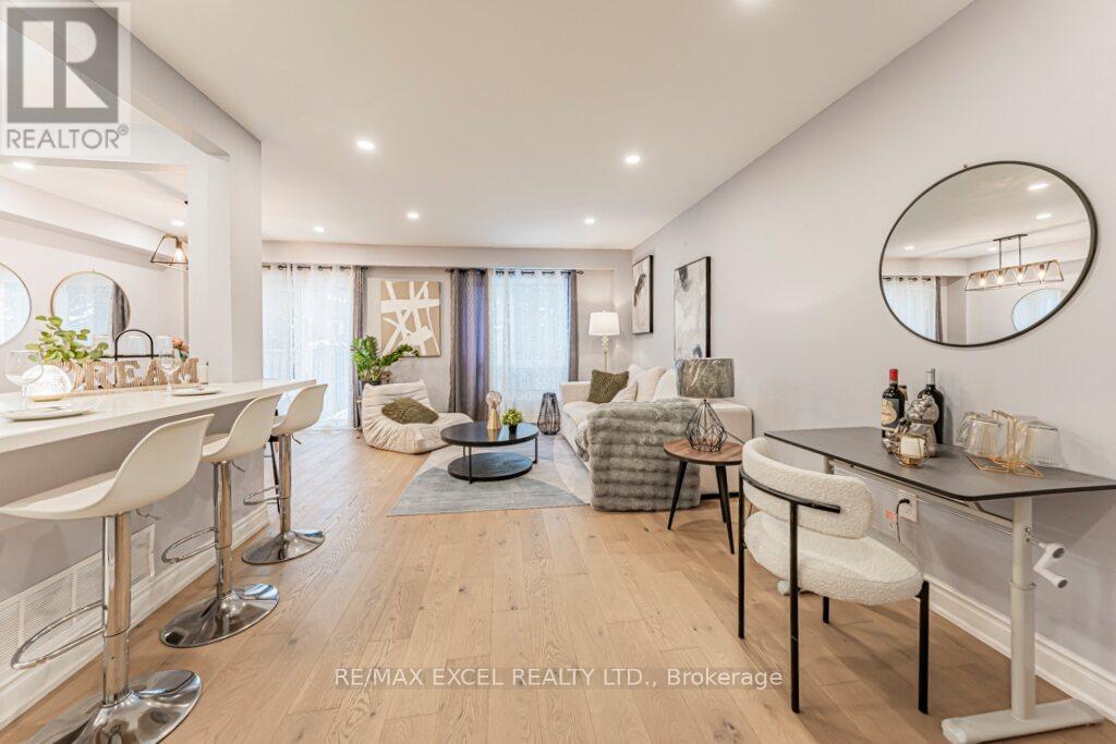 15 Knightsbridge Way, Markham, Ontario  L3P 3W4 - Photo 5 - N12640108