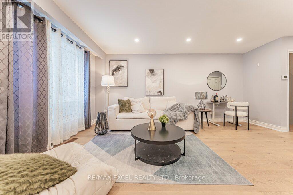 15 Knightsbridge Way, Markham, Ontario  L3P 3W4 - Photo 6 - N12640108