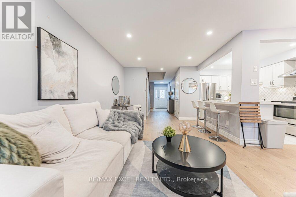 15 Knightsbridge Way, Markham, Ontario  L3P 3W4 - Photo 7 - N12640108