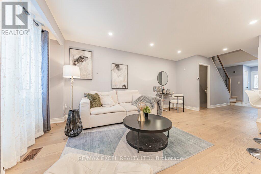 15 Knightsbridge Way, Markham, Ontario  L3P 3W4 - Photo 8 - N12640108