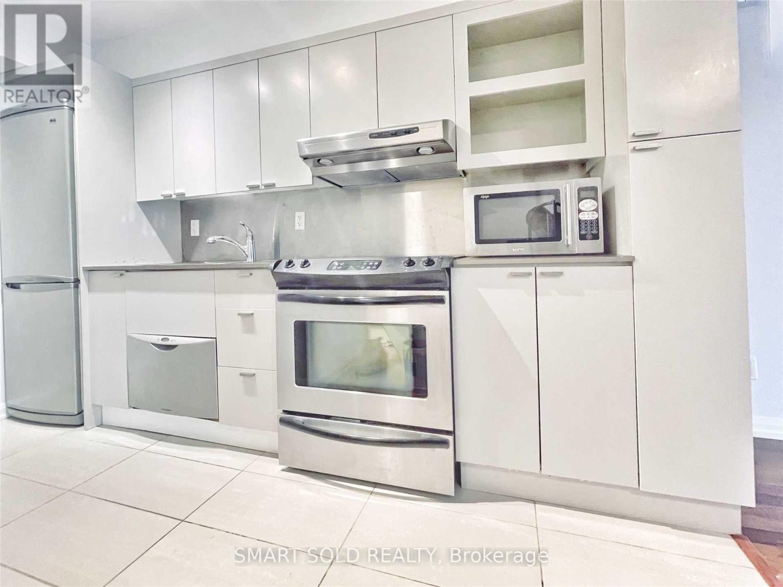 820 - 111 Elizabeth Street, Toronto, Ontario  M5G 1P7 - Photo 5 - C12640138