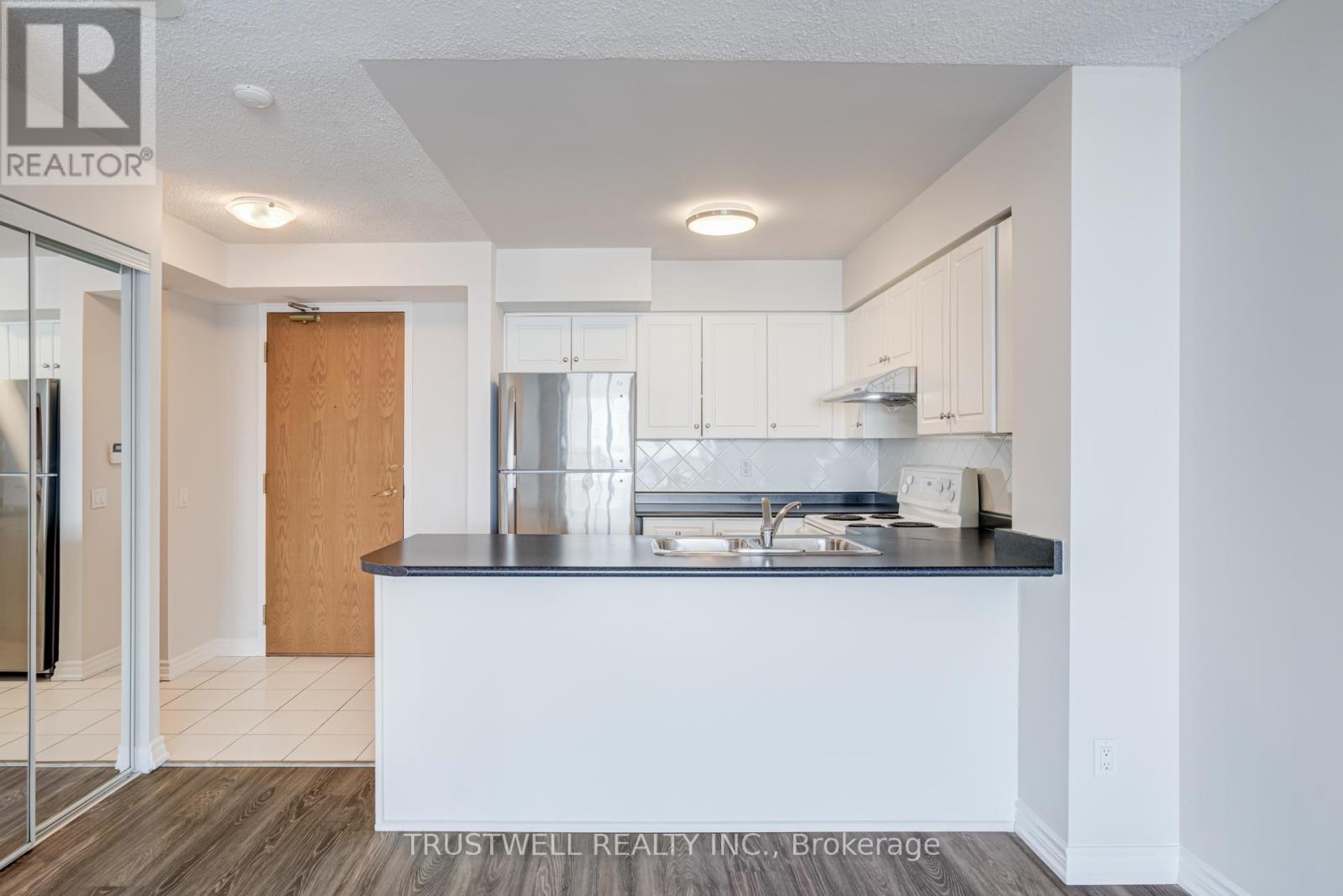 1206 - 9 Northern Heights Drive, Richmond Hill, Ontario L4B 4M5 - Photo 5 - N12640136