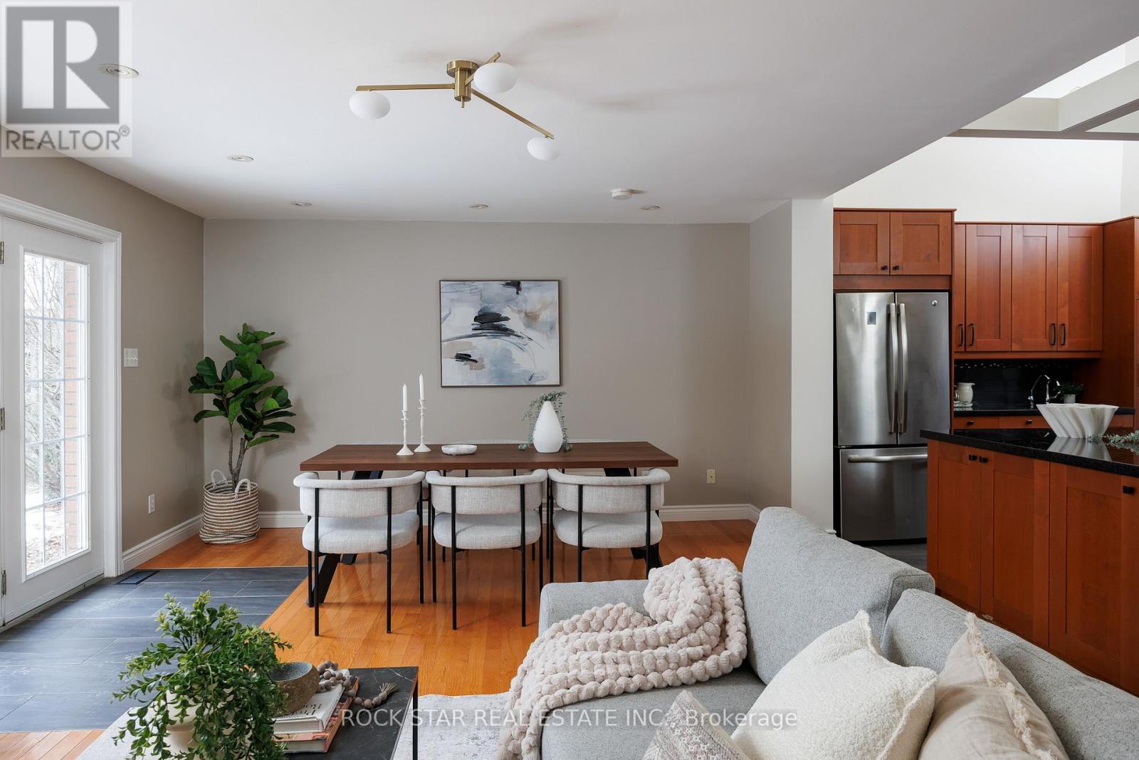 2144 Shelley Road, Oakville, Ontario  L6L 2K2 - Photo 4 - W12640132