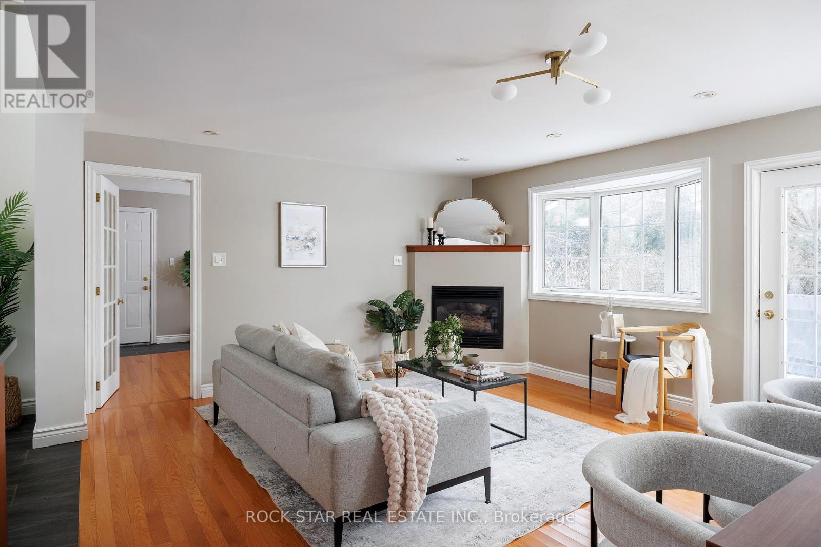 2144 Shelley Road, Oakville, Ontario  L6L 2K2 - Photo 5 - W12640132