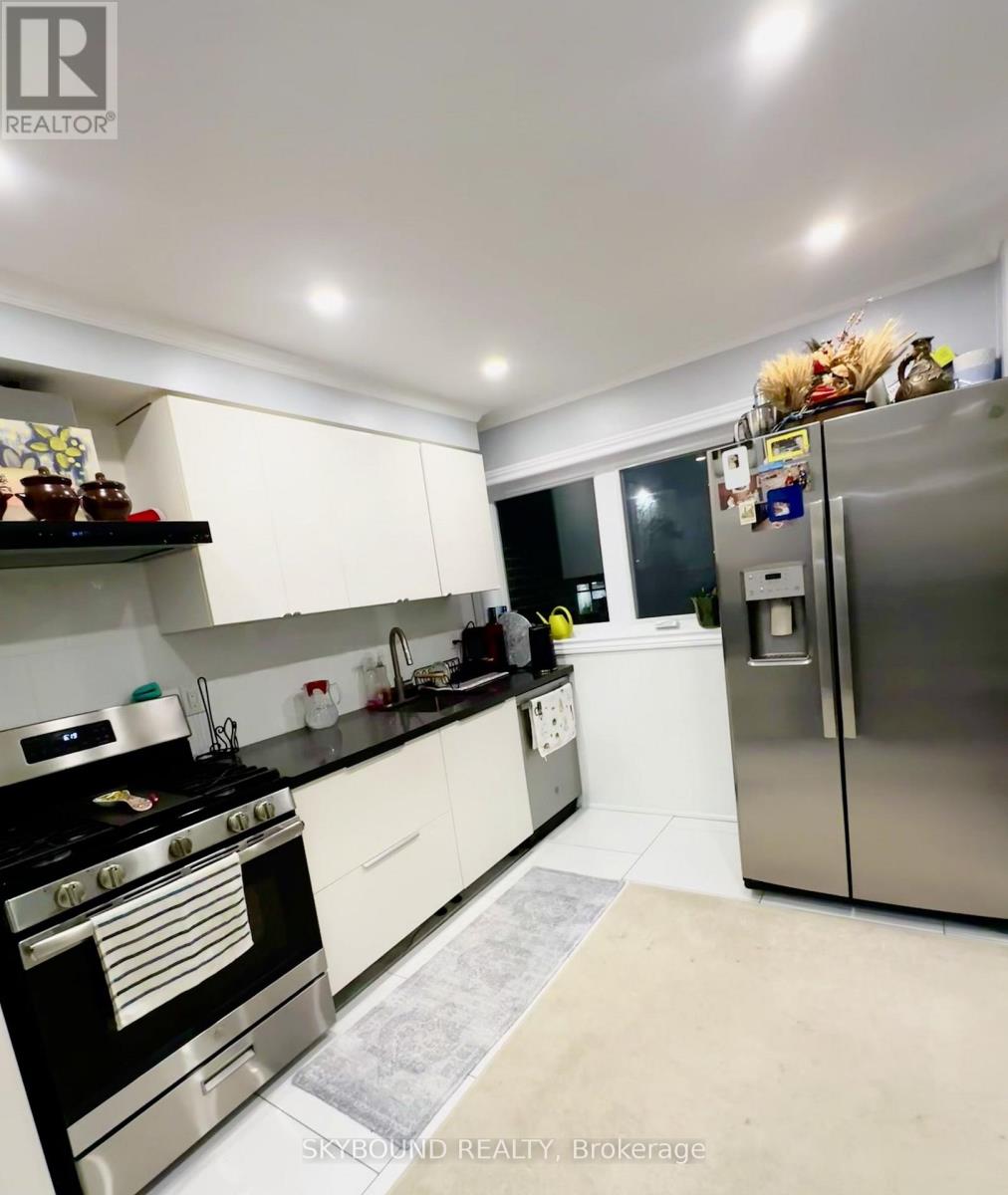 5 - 49 Red Robin Way, Toronto, Ontario  M2R 3K6 - Photo 3 - C12640146