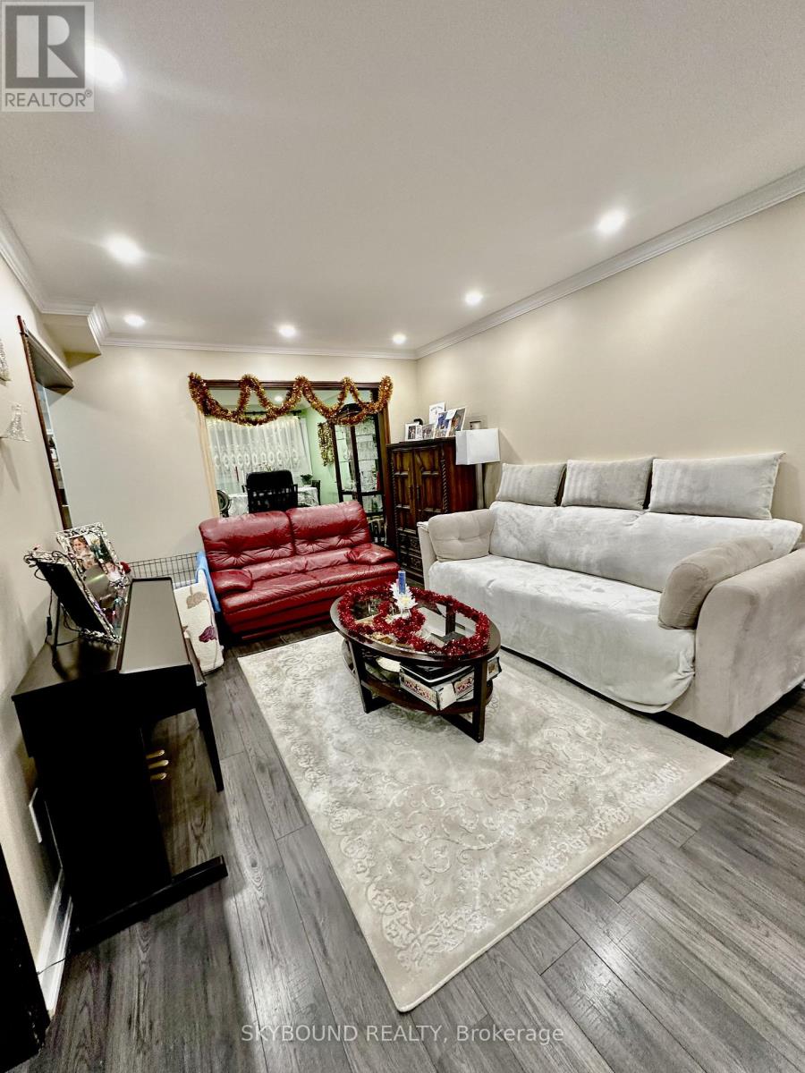 5 - 49 Red Robin Way, Toronto, Ontario  M2R 3K6 - Photo 4 - C12640146