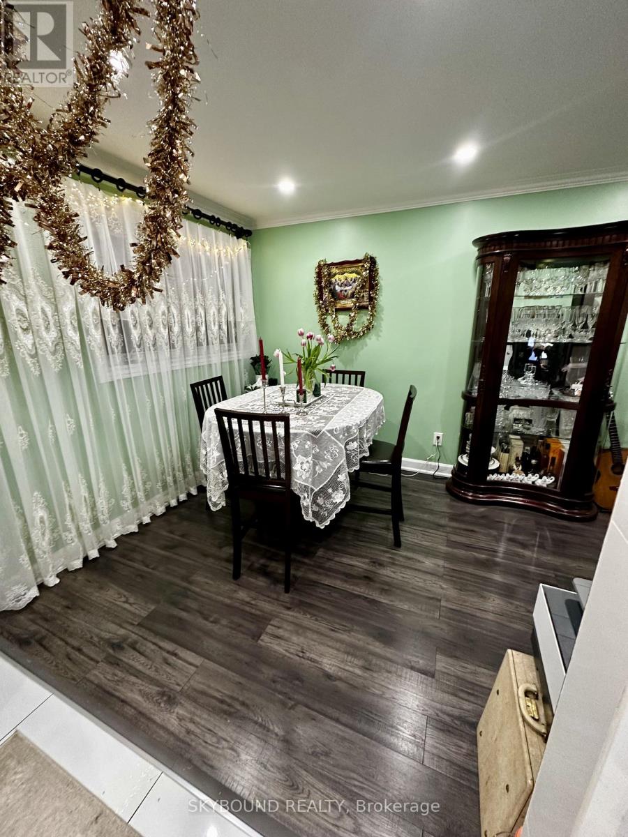 5 - 49 Red Robin Way, Toronto, Ontario  M2R 3K6 - Photo 6 - C12640146