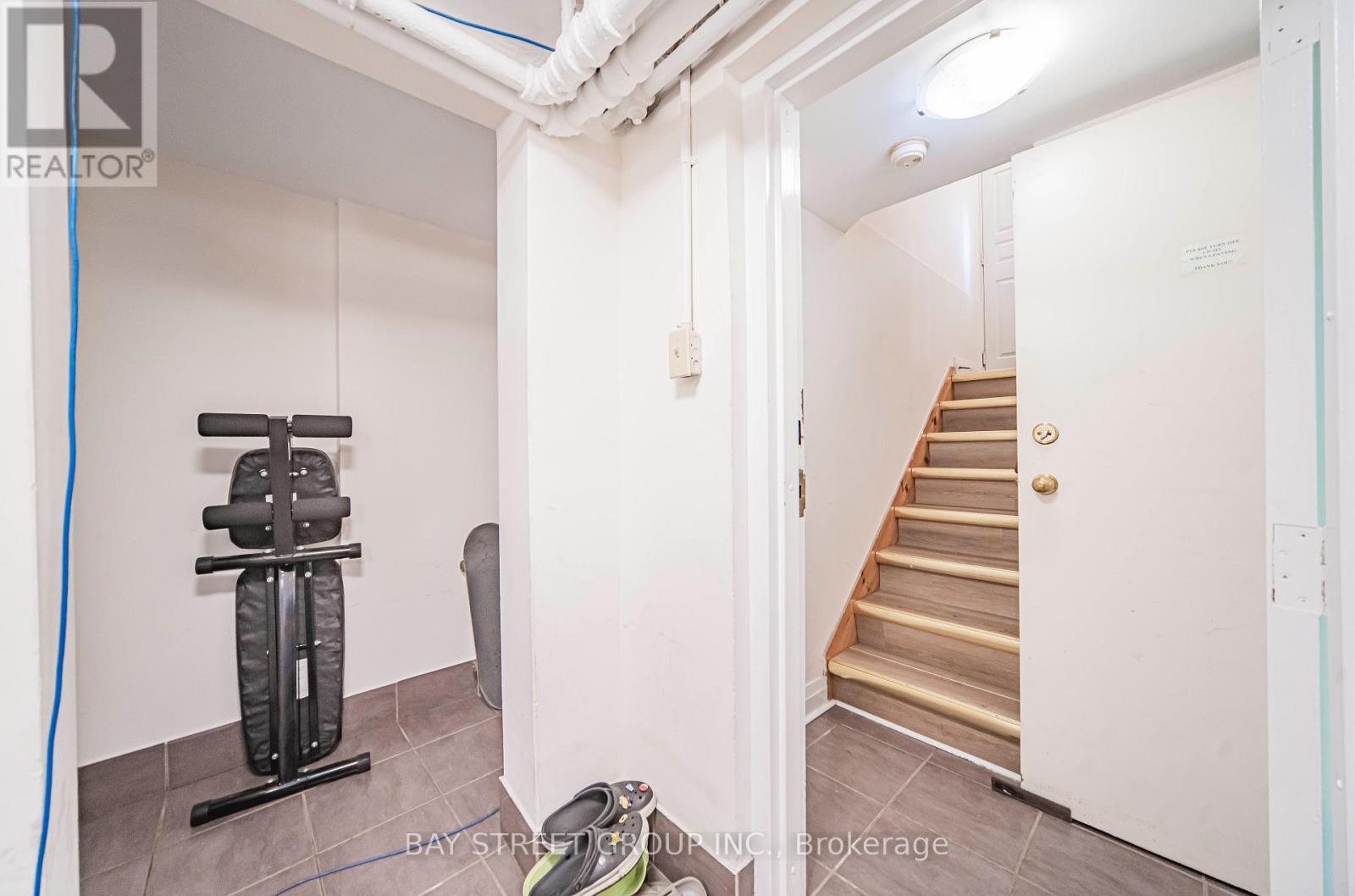 65 Spadina Road, Toronto, Ontario  M5R 2T1 - Photo 3 - C12640150