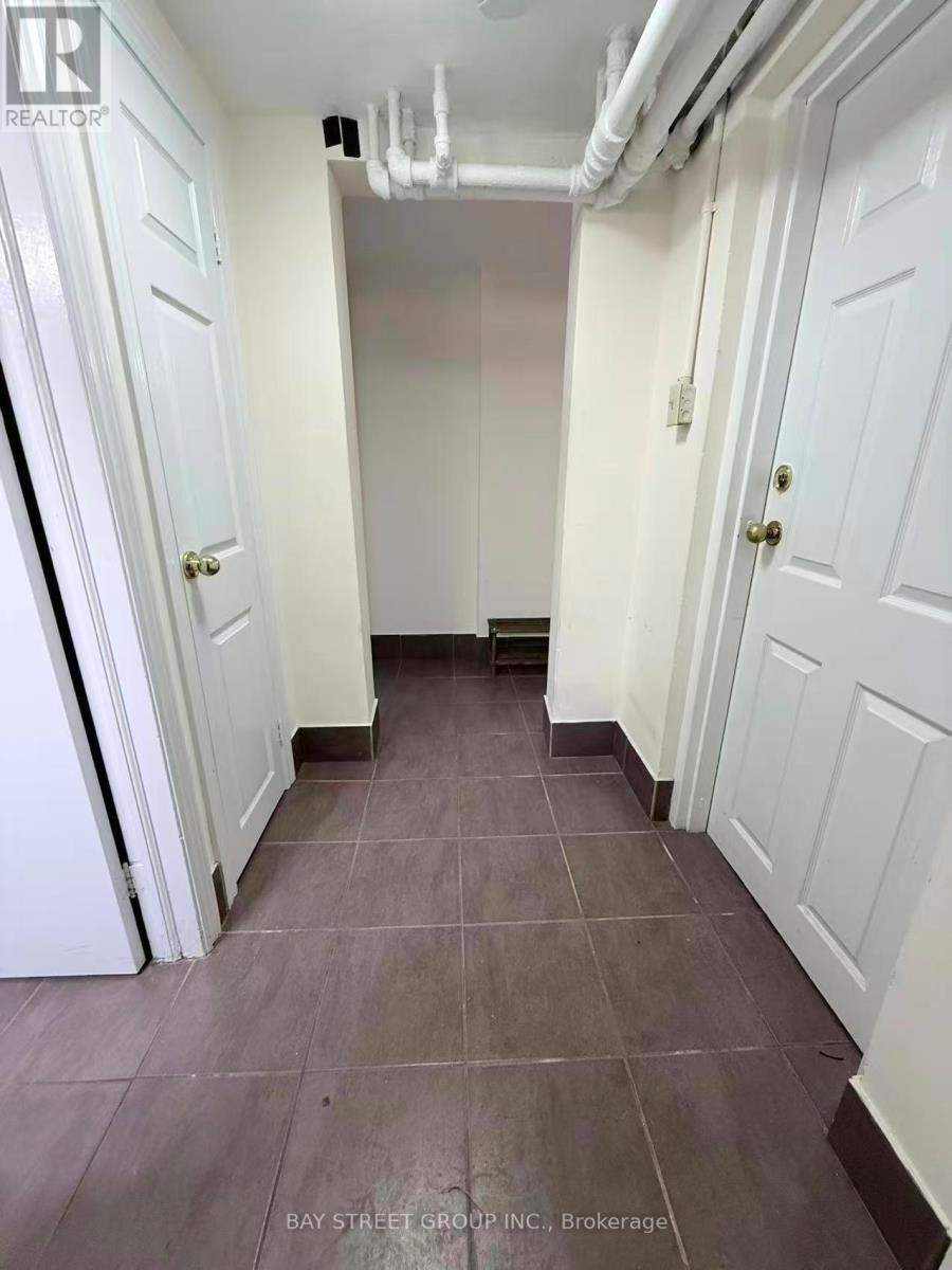 65 Spadina Road, Toronto, Ontario  M5R 2T1 - Photo 9 - C12640150