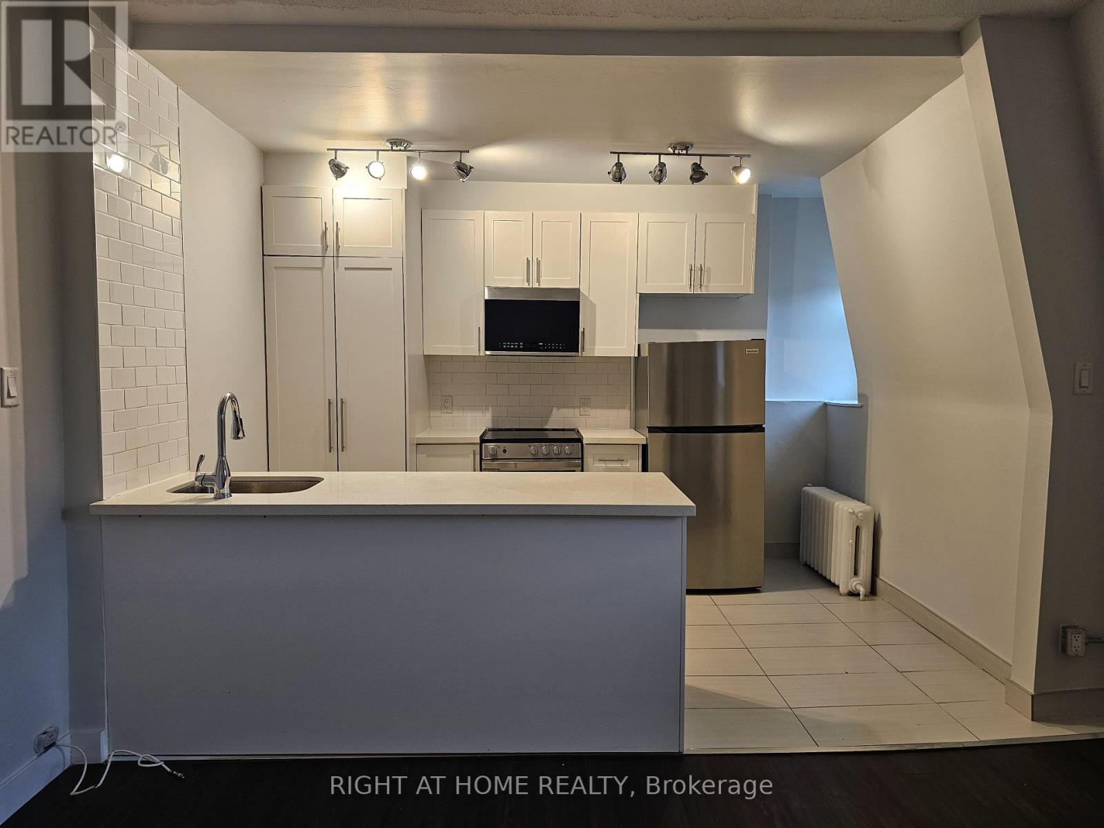 203 - 72 WELLESLEY STREET E, Toronto, Ontario