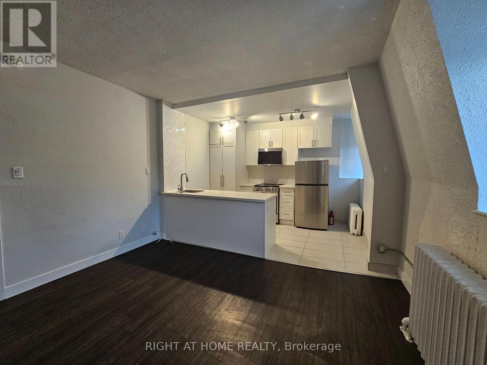 203 - 72 Wellesley Street E, Toronto, Ontario  M4Y 1H2 - Photo 5 - C12640158