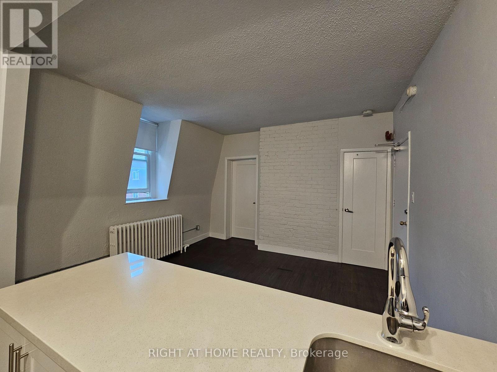 203 - 72 Wellesley Street E, Toronto, Ontario  M4Y 1H2 - Photo 8 - C12640158