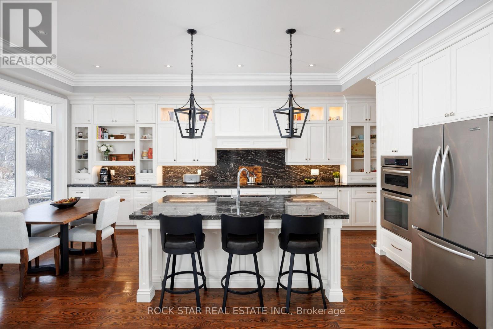 28 Highland Road, Oakville, Ontario  L6K 1S7 - Photo 16 - W12640142