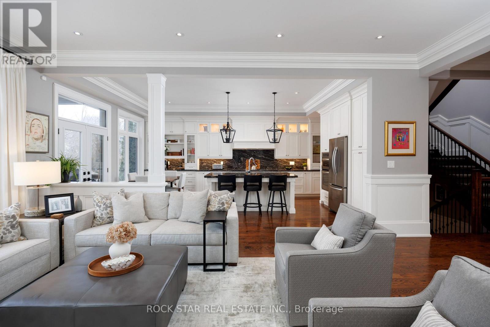 28 Highland Road, Oakville, Ontario  L6K 1S7 - Photo 2 - W12640142