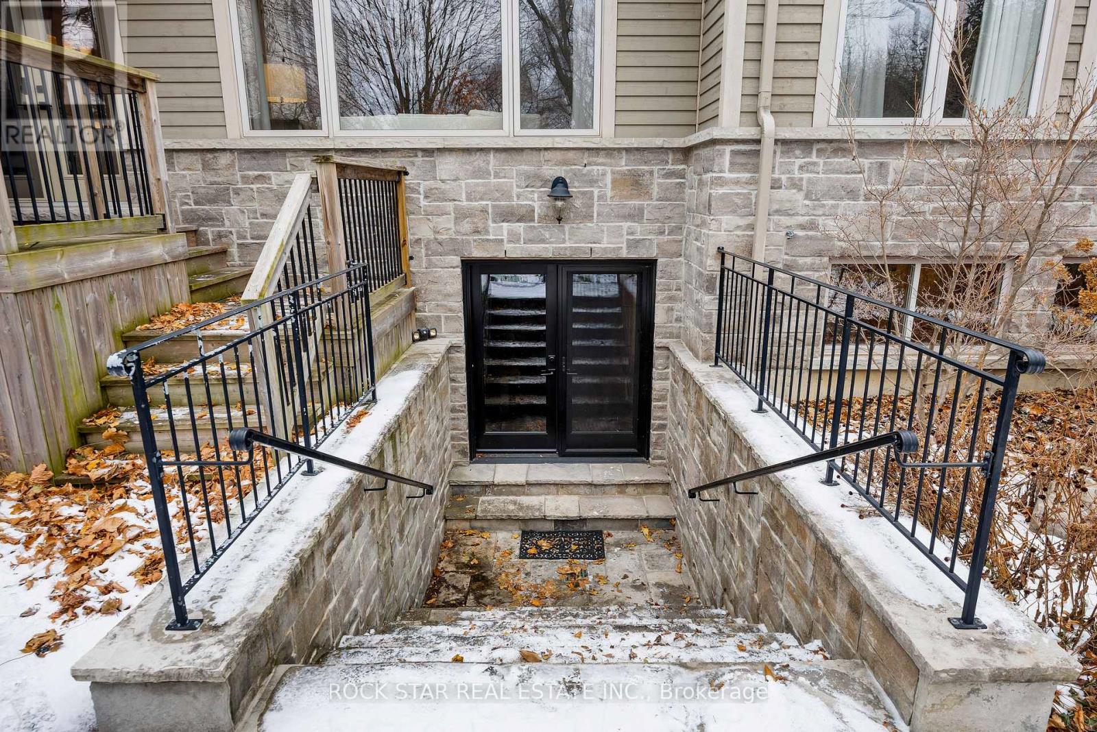 28 Highland Road, Oakville, Ontario  L6K 1S7 - Photo 22 - W12640142