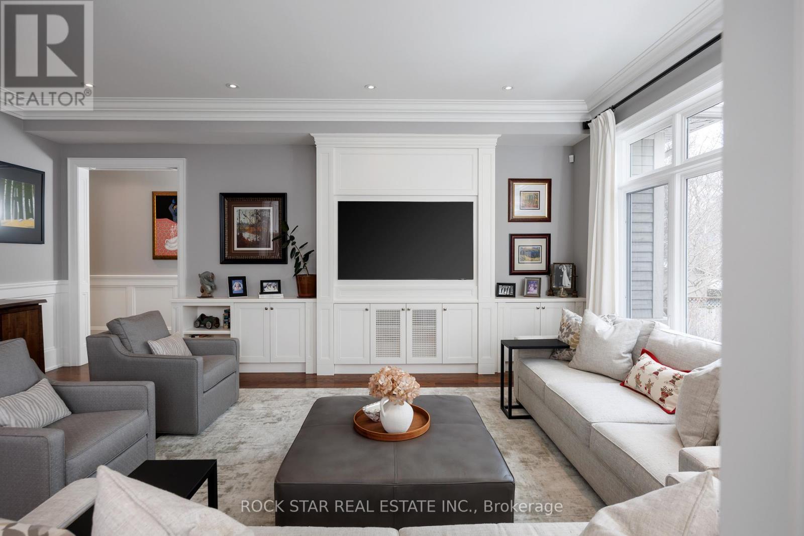 28 Highland Road, Oakville, Ontario  L6K 1S7 - Photo 3 - W12640142