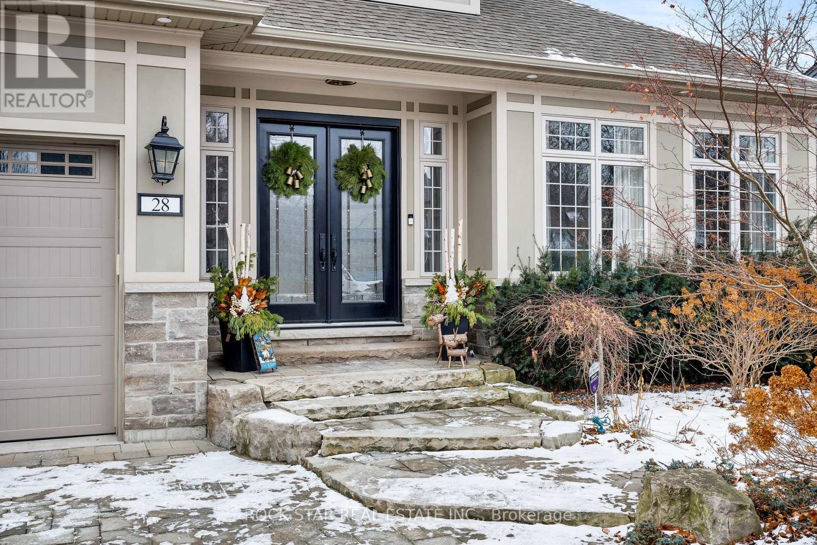 28 Highland Road, Oakville, Ontario  L6K 1S7 - Photo 7 - W12640142