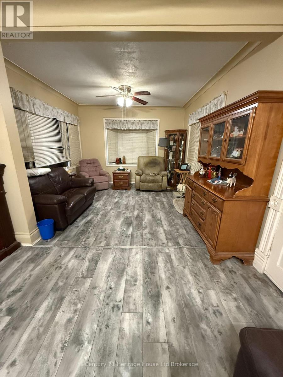 161 Sydenham Street, Woodstock (Woodstock - North), Ontario  N4S 7B7 - Photo 4 - X12640216