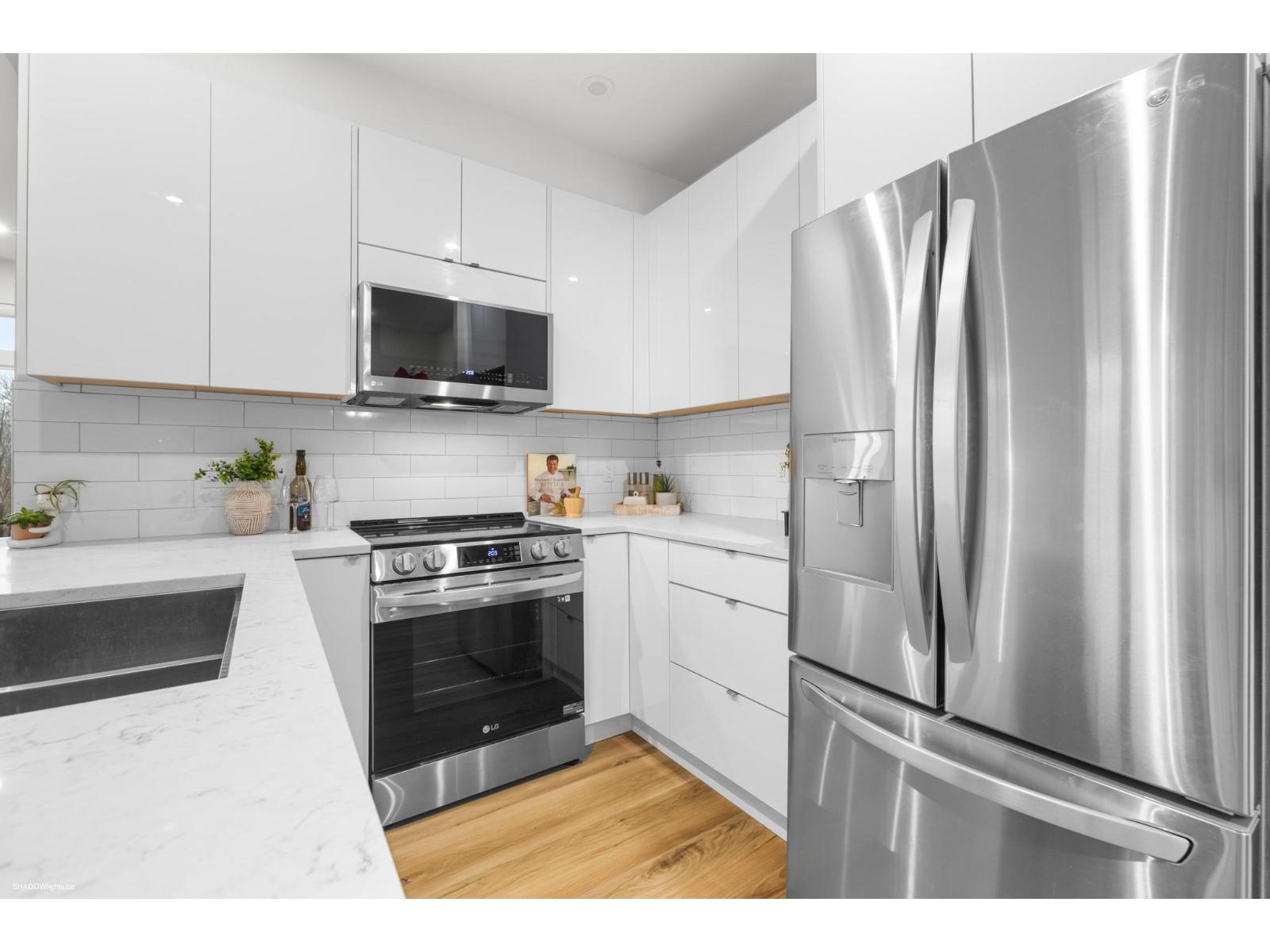 101 20081 68 Avenue, Langley, British Columbia  V2Y 3V7 - Photo 3 - R3073977