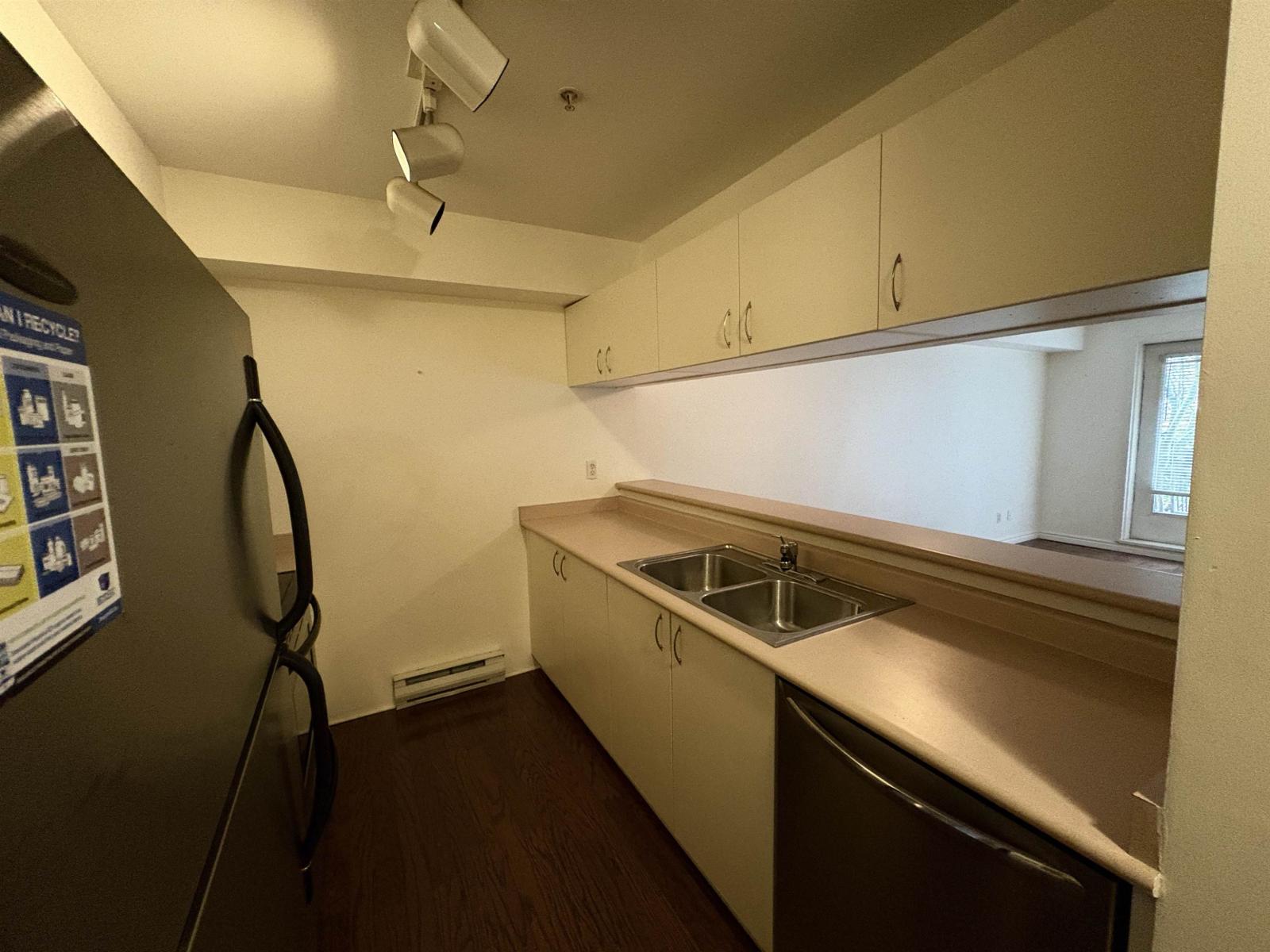 102 10533 University Drive, Surrey, British Columbia  V3T 5T7 - Photo 11 - R3074344