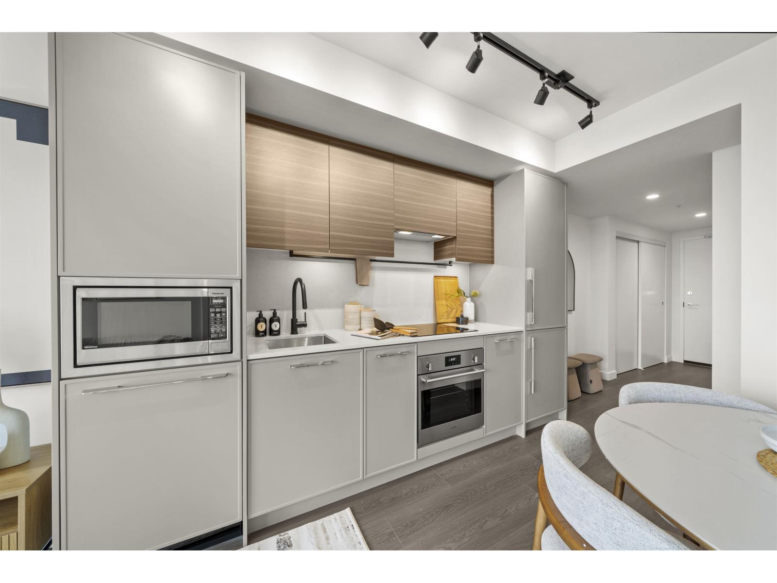 2901 13745 George Junction, Surrey, British Columbia  V3T 4Y3 - Photo 8 - R3074285