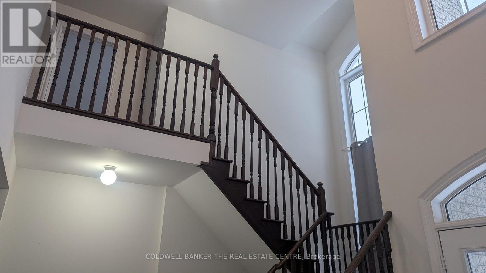 < - 1047 Barton Way, Innisfil, Ontario  L9S 0N5 - Photo 6 - N12613924