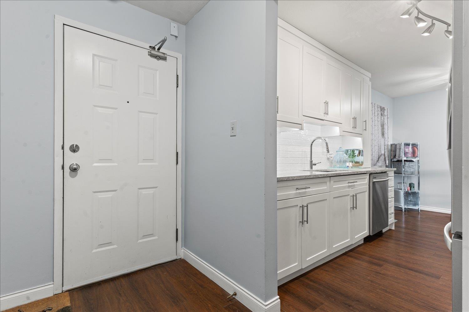 103 2567 Victoria Street, Abbotsford, British Columbia  V2T 2T4 - Photo 5 - R3074108