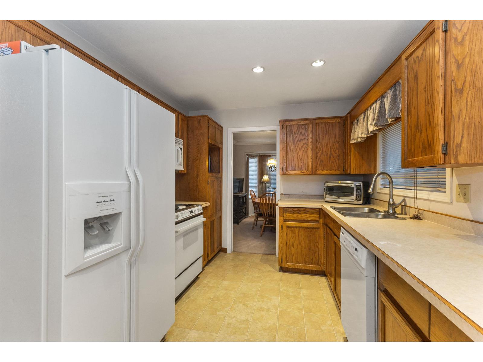 34825 Cassiar Court, Abbotsford, British Columbia  V2S 7G9 - Photo 7 - R3074201