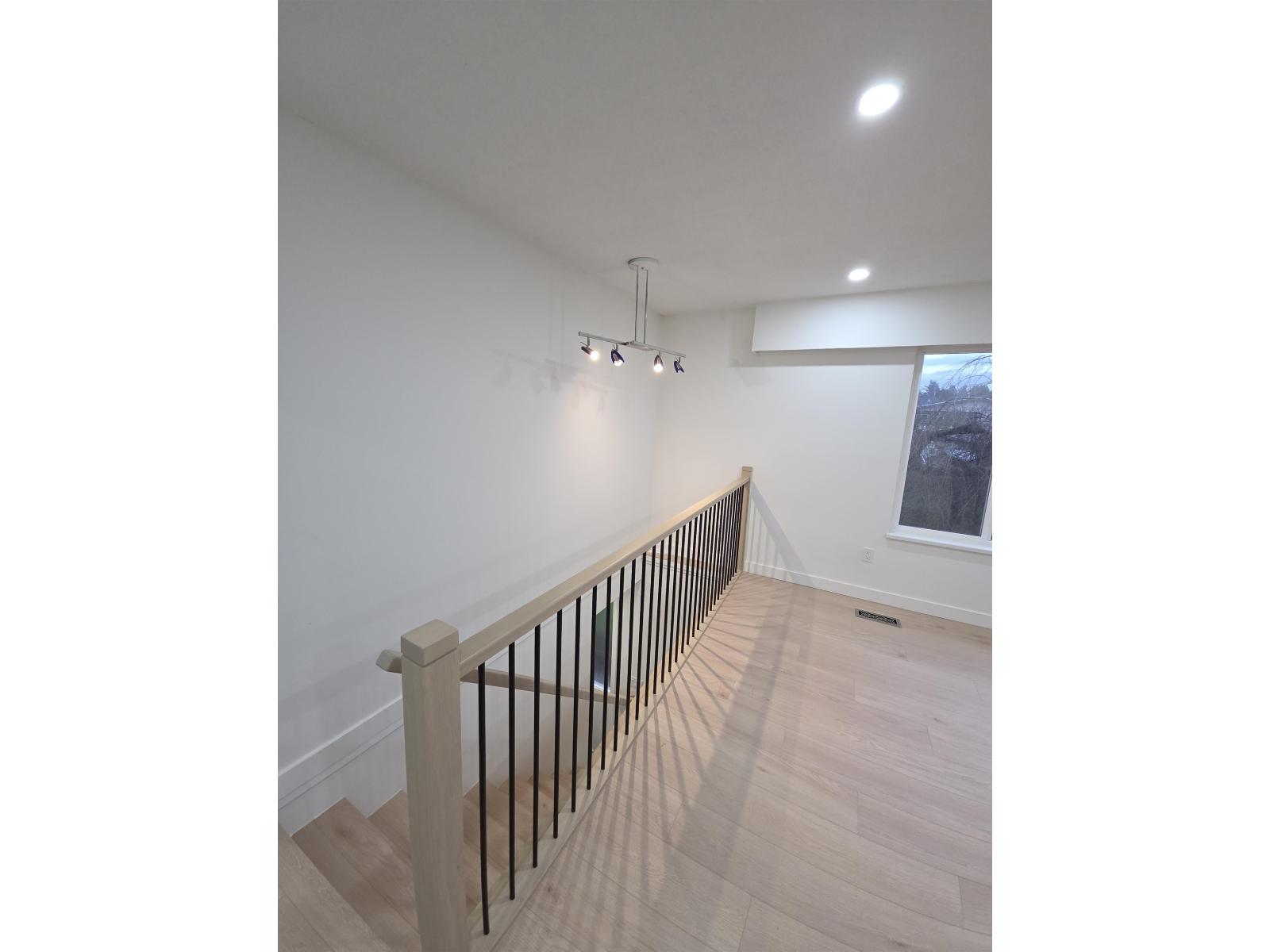 18138 59a Avenue, Surrey, British Columbia  V3S 4V5 - Photo 3 - R3074039