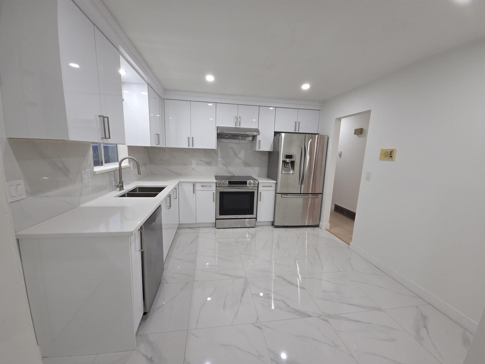 18138 59a Avenue, Surrey, British Columbia  V3S 4V5 - Photo 8 - R3074039