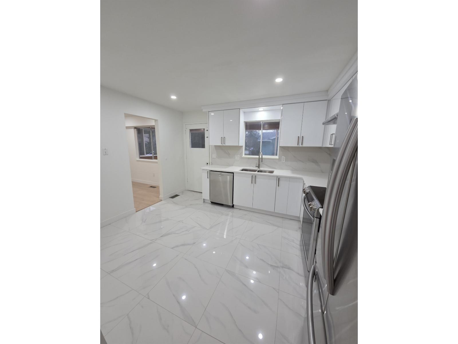 18138 59a Avenue, Surrey, British Columbia  V3S 4V5 - Photo 7 - R3074039