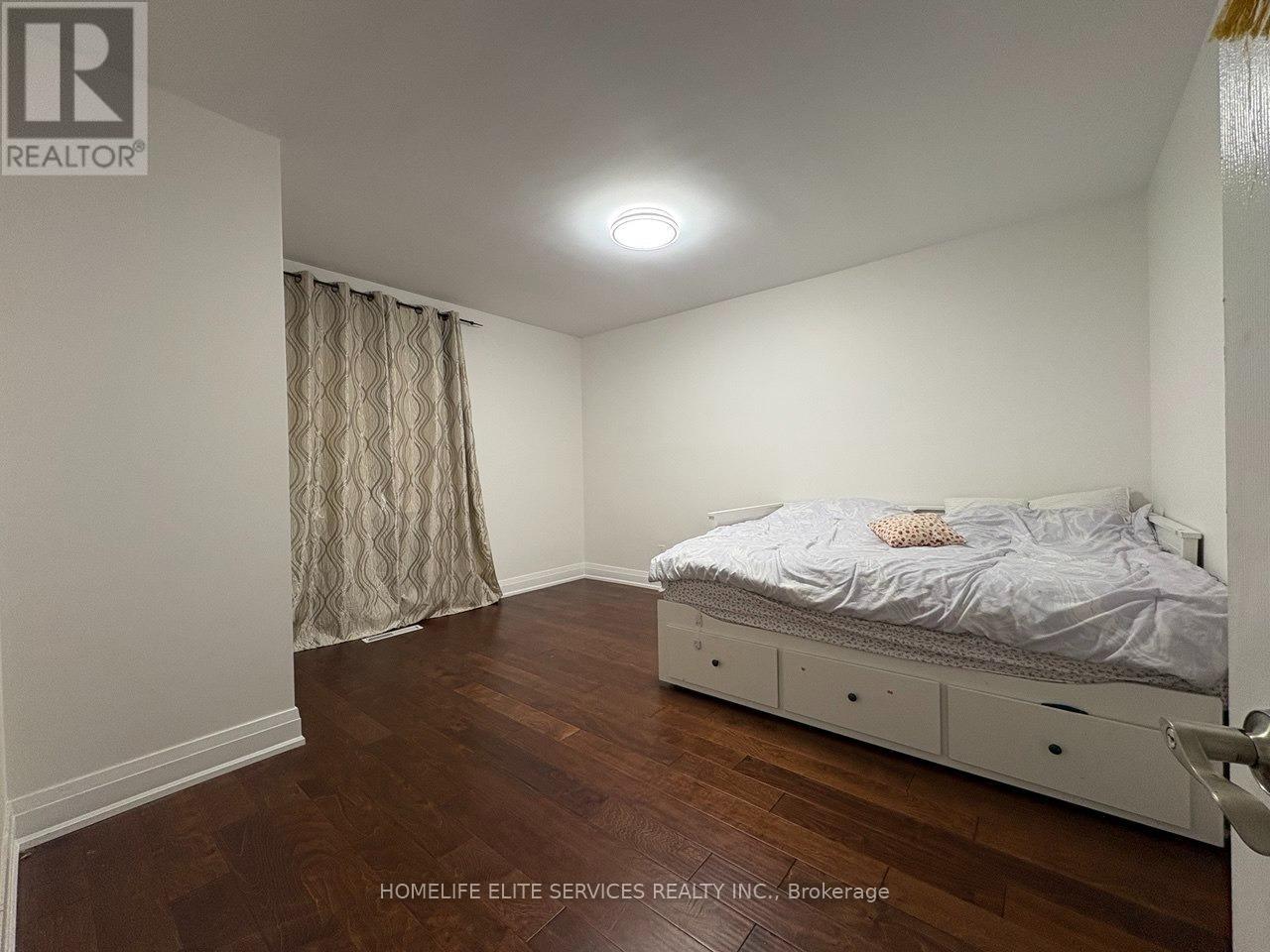 92 Crocus Drive, Toronto, Ontario  M1R 4T1 - Photo 4 - E12640186