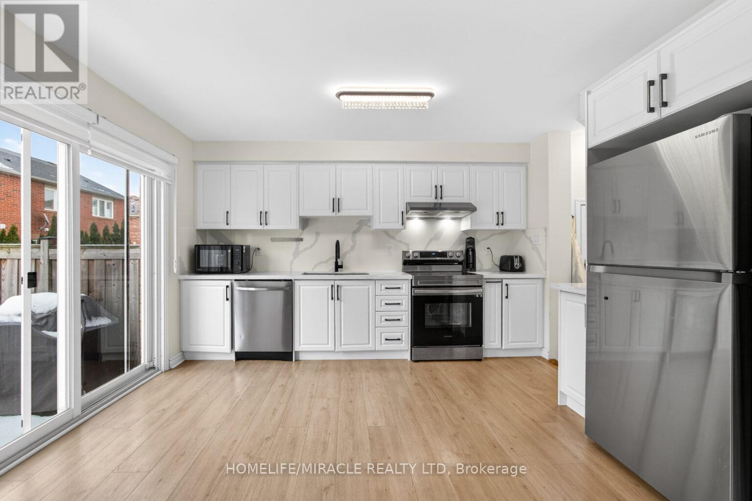 439 Cavanagh Lane, Milton, Ontario  L9T 8G6 - Photo 10 - W12640176