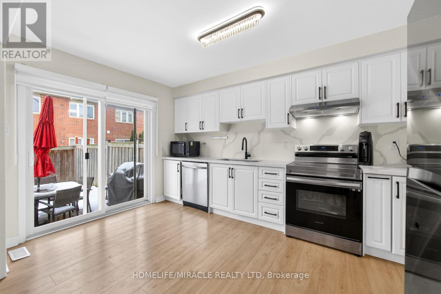 439 Cavanagh Lane, Milton, Ontario  L9T 8G6 - Photo 11 - W12640176