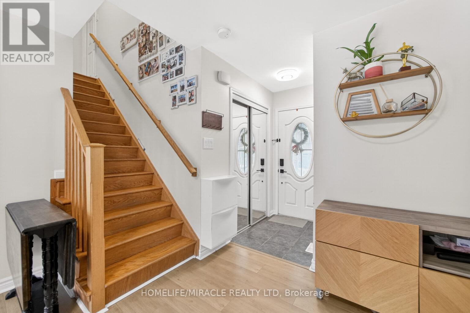 439 Cavanagh Lane, Milton, Ontario  L9T 8G6 - Photo 4 - W12640176