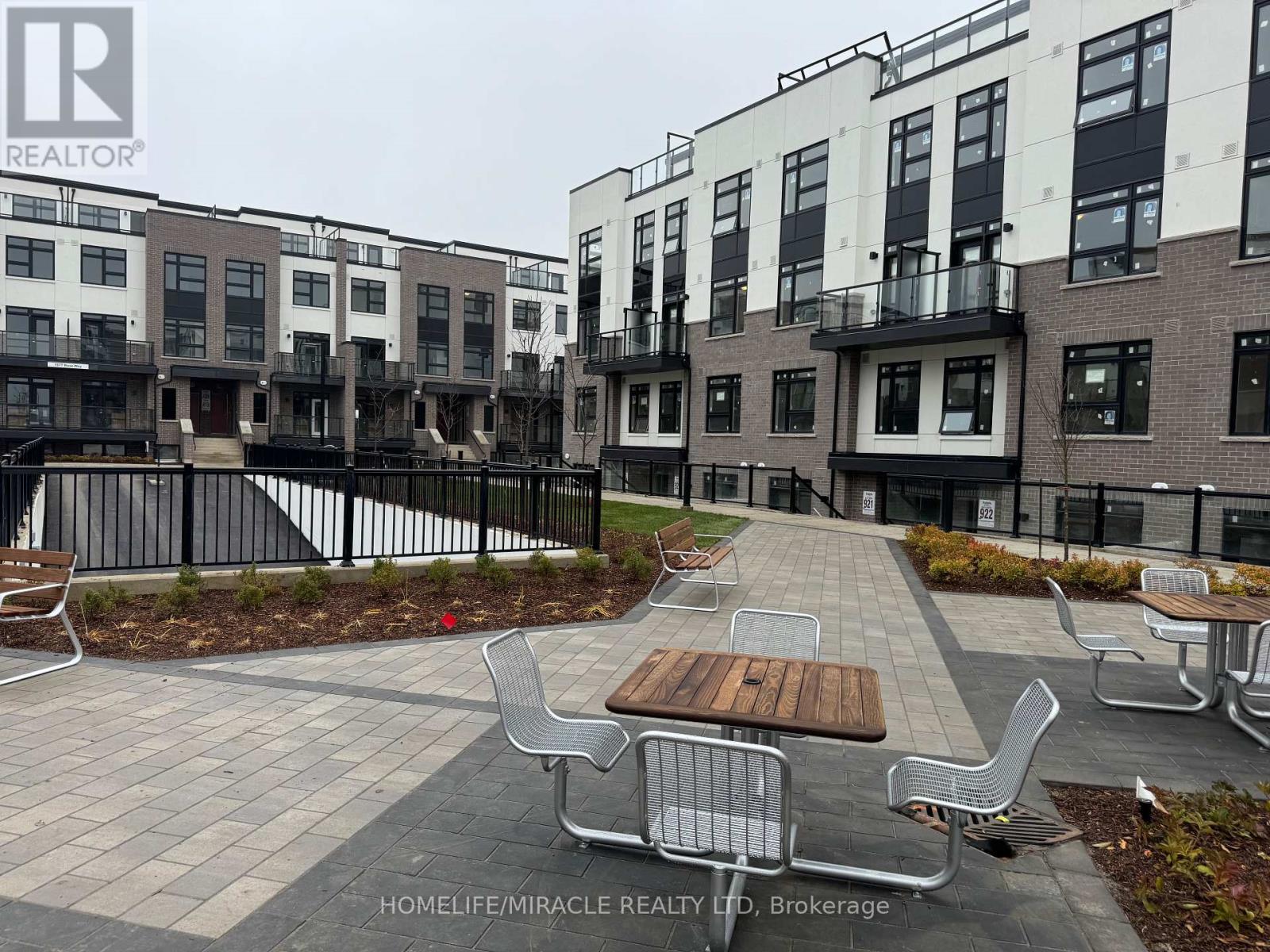 416 - 1577 ROSE WAY, Milton, Ontario