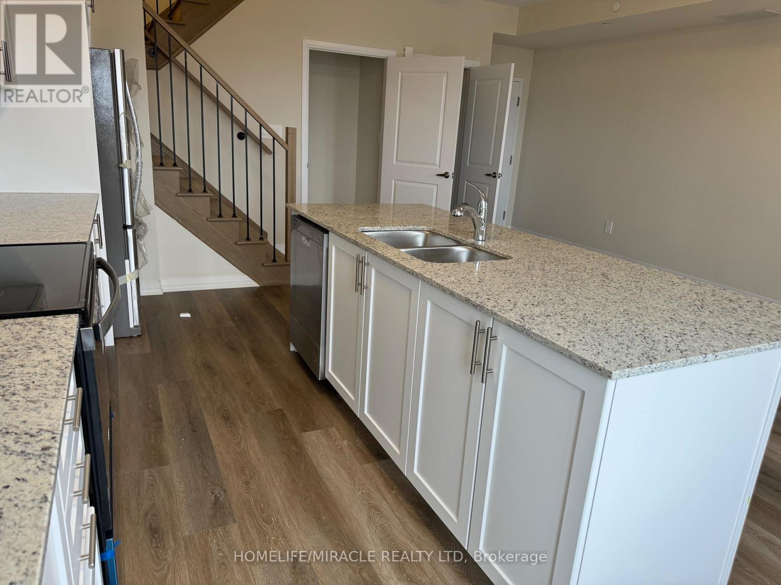 416 - 1577 Rose Way, Milton, Ontario  L9E 1N4 - Photo 15 - W12640220