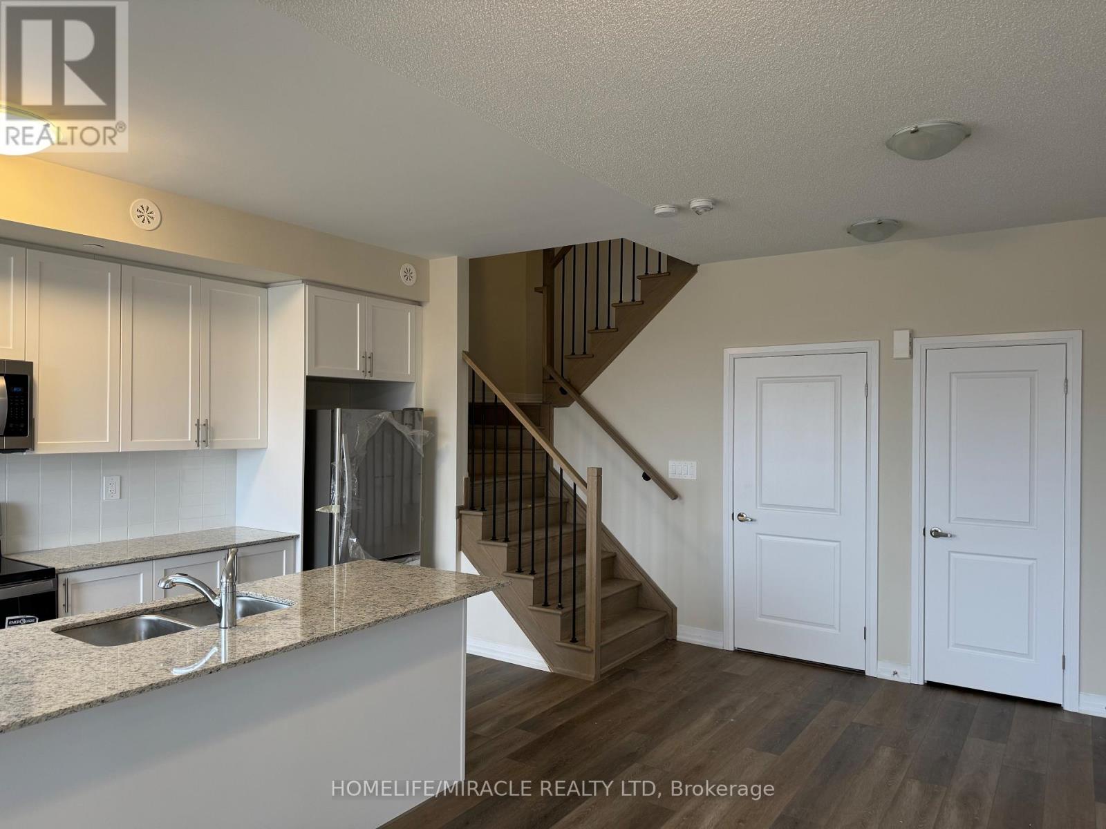 416 - 1577 Rose Way, Milton, Ontario  L9E 1N4 - Photo 16 - W12640220