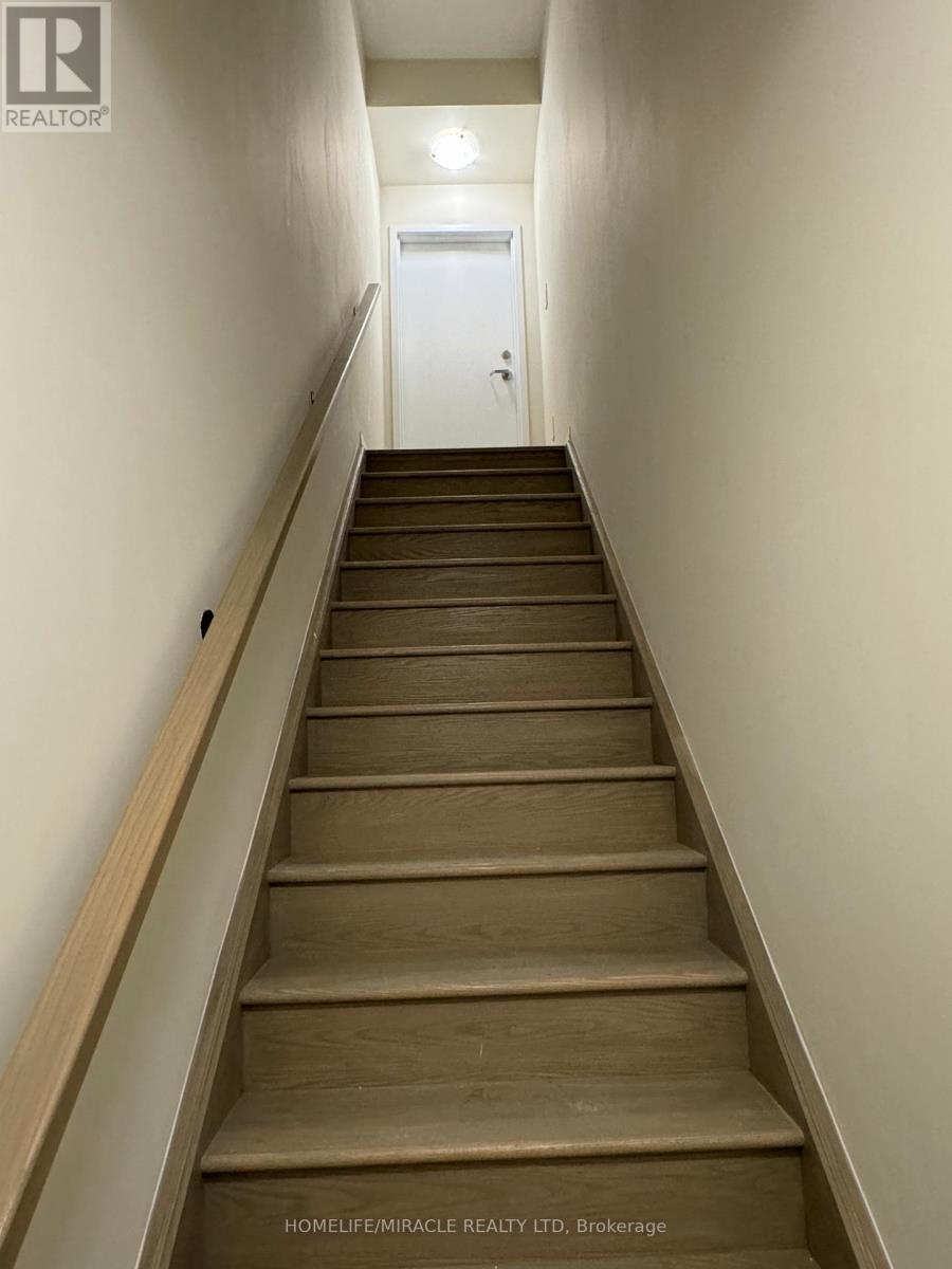 416 - 1577 Rose Way, Milton, Ontario  L9E 1N4 - Photo 4 - W12640220